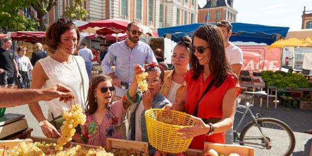 Le marché du samedi matin en famille