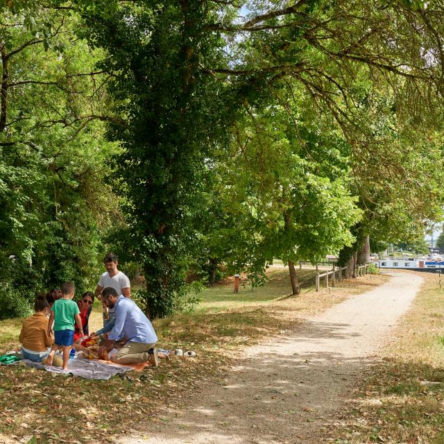 Pique-nique à port canal