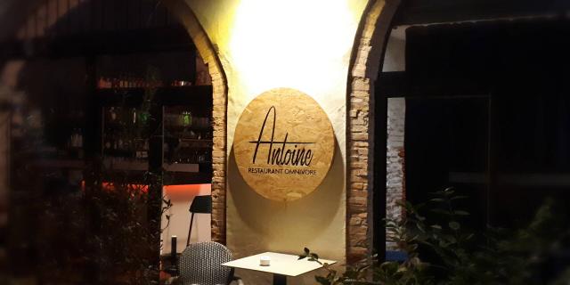 Enseigne Restaurant Antoine 00