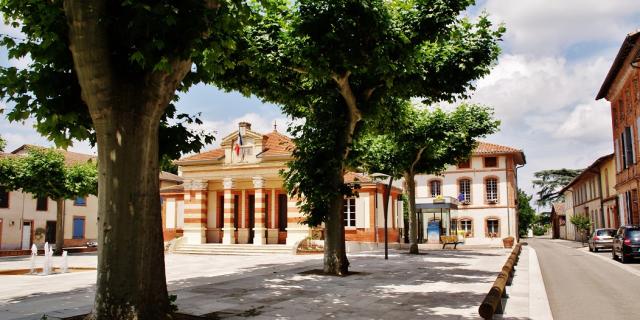 ©montaubantourisme Place De La Mairie