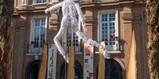 Scenography on the square of the Olympe de Gouges Theater©PhilippeColin