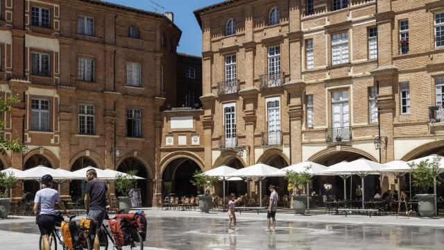 Europe, France, Occitanie, Midi-Pyrénées, Tarn-et-Garonne, Montauban, place Nationale,  // Europe, France, Occitanie, Midi-Pyrenees, Tarn-et-Garonne, Montauban, Nationale Place,