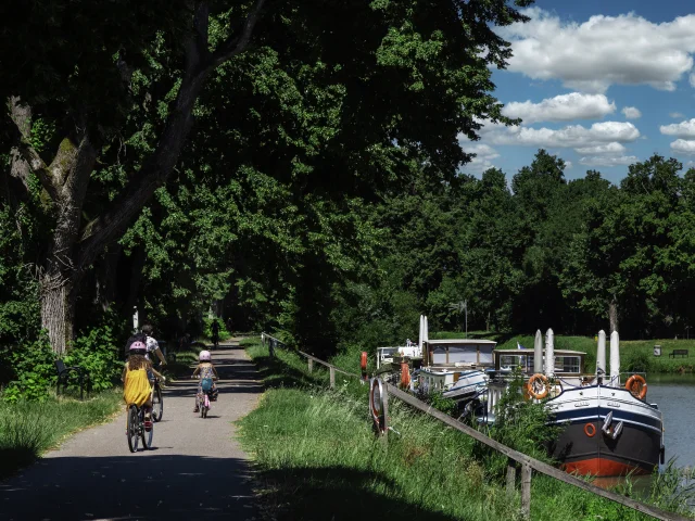 Europe, France, Occitanie, Midi-Pyrénées, Tarn-et-Garonne, Montauban, Villebourbon, Port Canal, // Europe, France, Occitanie, Midi-Pyrenees, Tarn-et-Garonne, Montauban, Villebourbon, Port Canal,