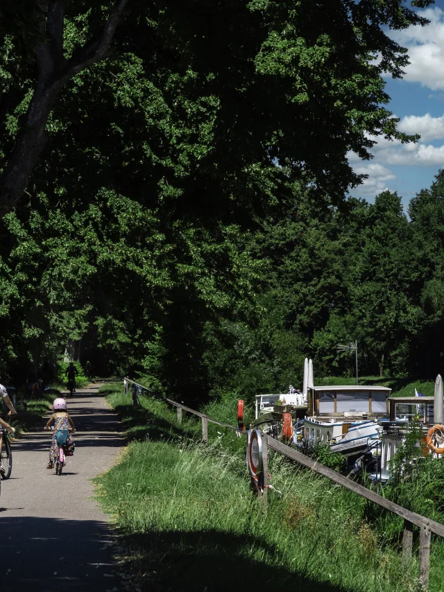 Europe, France, Occitanie, Midi-Pyrénées, Tarn-et-Garonne, Montauban, Villebourbon, Port Canal, // Europe, France, Occitanie, Midi-Pyrenees, Tarn-et-Garonne, Montauban, Villebourbon, Port Canal,