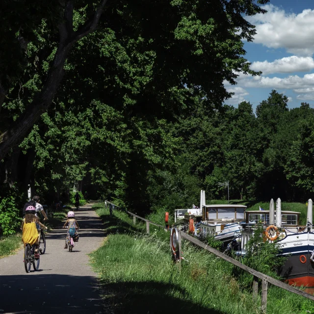 Europe, France, Occitanie, Midi-Pyrénées, Tarn-et-Garonne, Montauban, Villebourbon, Port Canal, // Europe, France, Occitanie, Midi-Pyrenees, Tarn-et-Garonne, Montauban, Villebourbon, Port Canal,